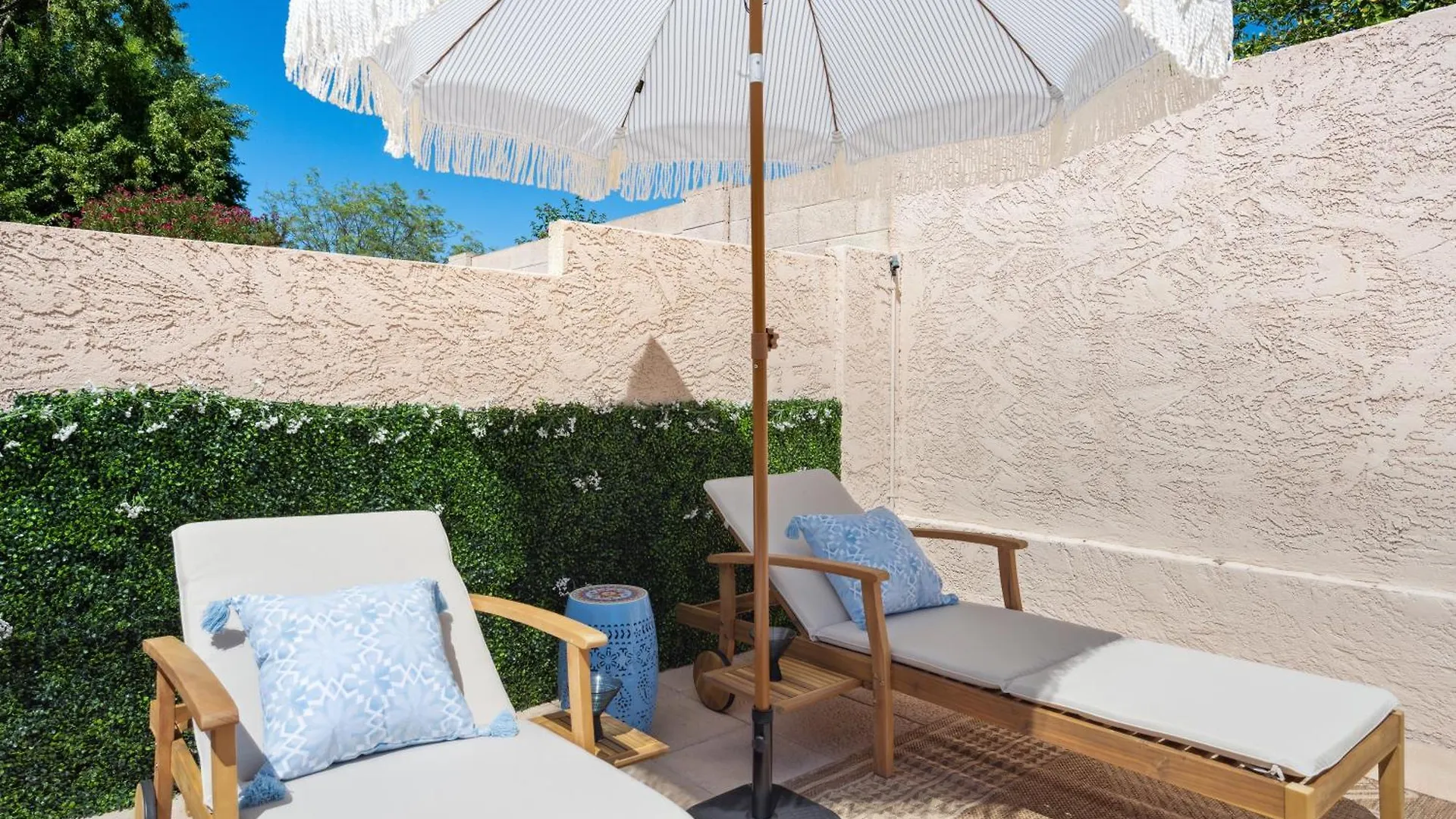 Chic Desert Retreat - Lush Spa Pool - Mini Golf Phoenix Villa