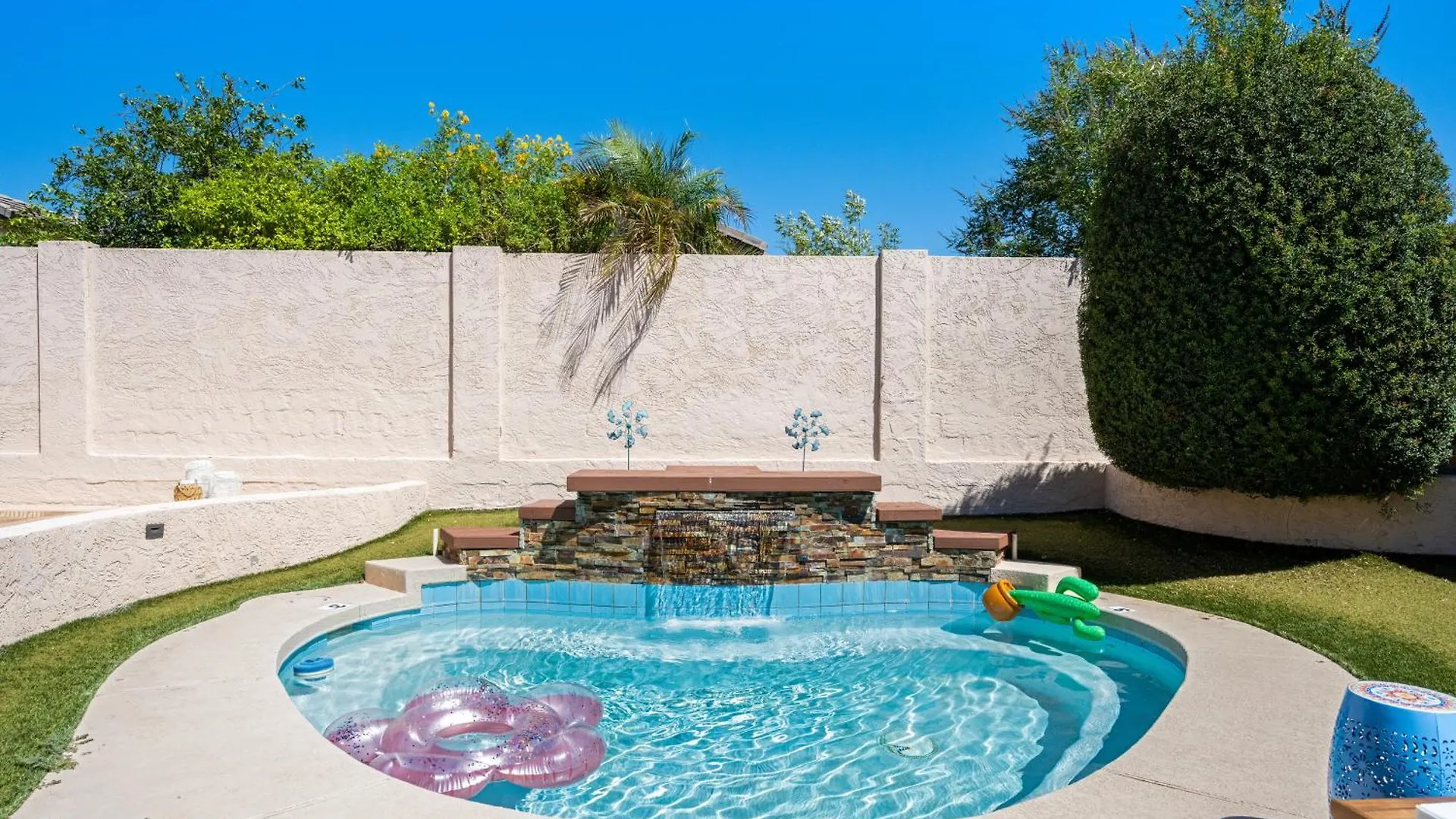 Chic Desert Retreat - Lush Spa Pool - Mini Golf Phoenix