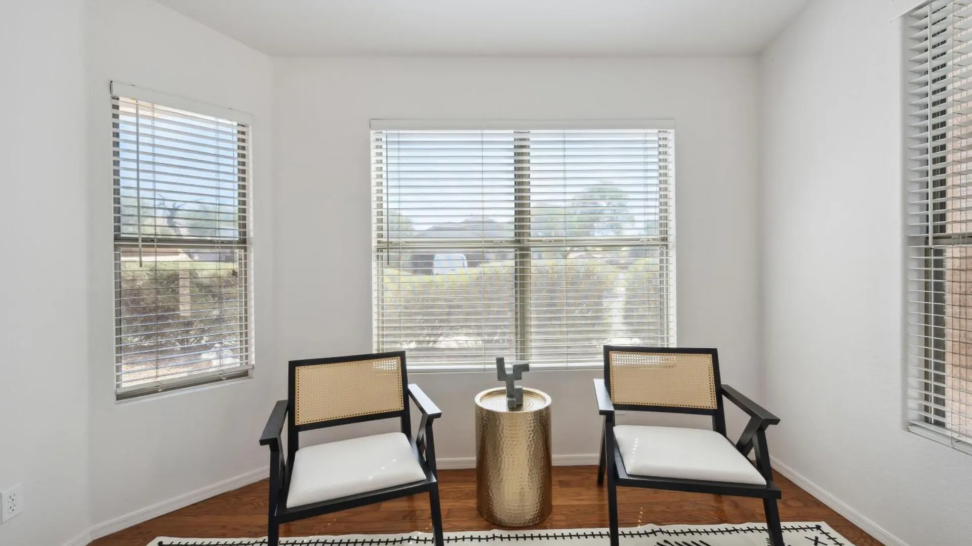 Villa Chic Desert Retreat - Lush Spa Pool - Mini Golf Phoenix